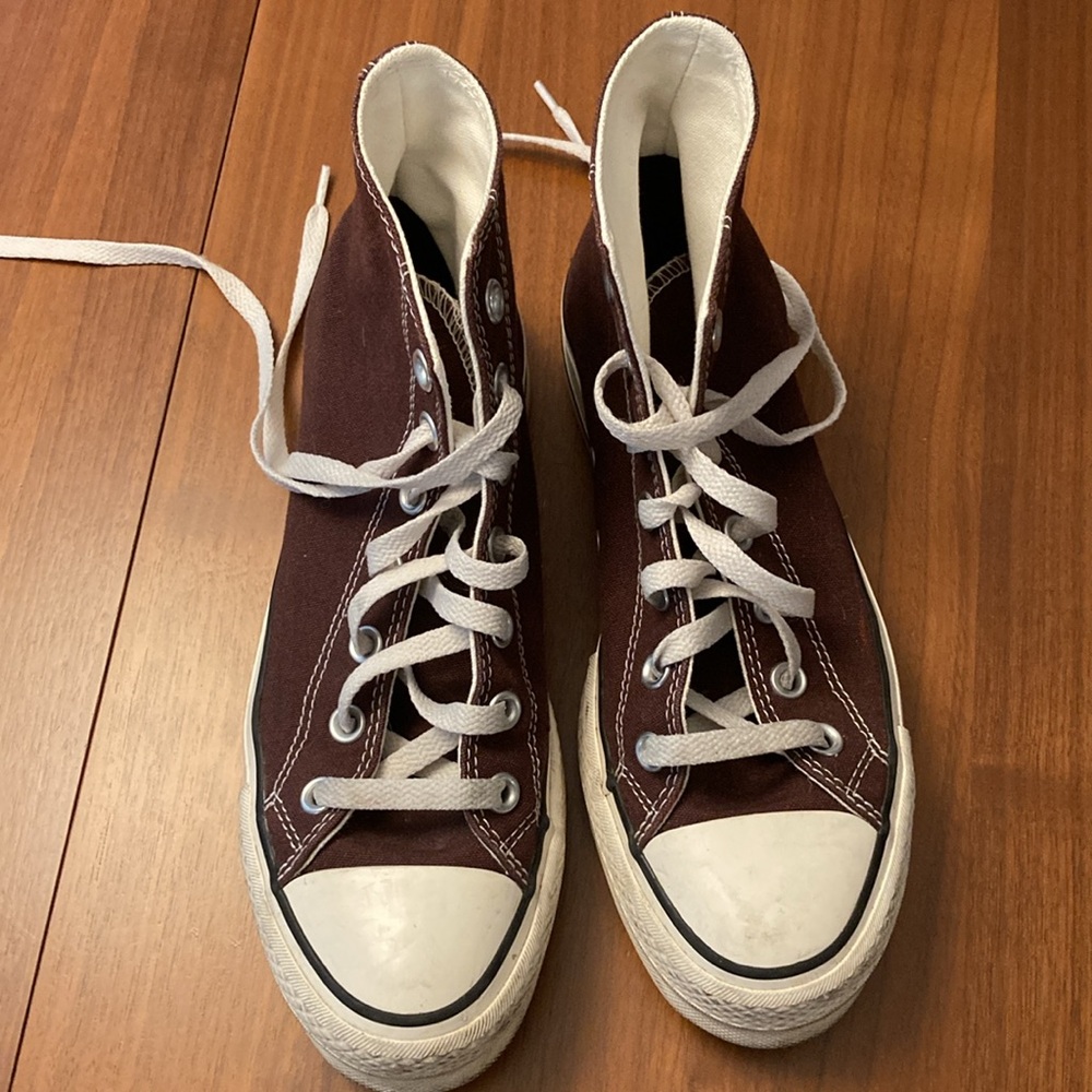 Converse high tops, size 7 1/2  Like New!
